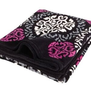Vera Bradley Throw Blanket in Canterberry Magenta Print